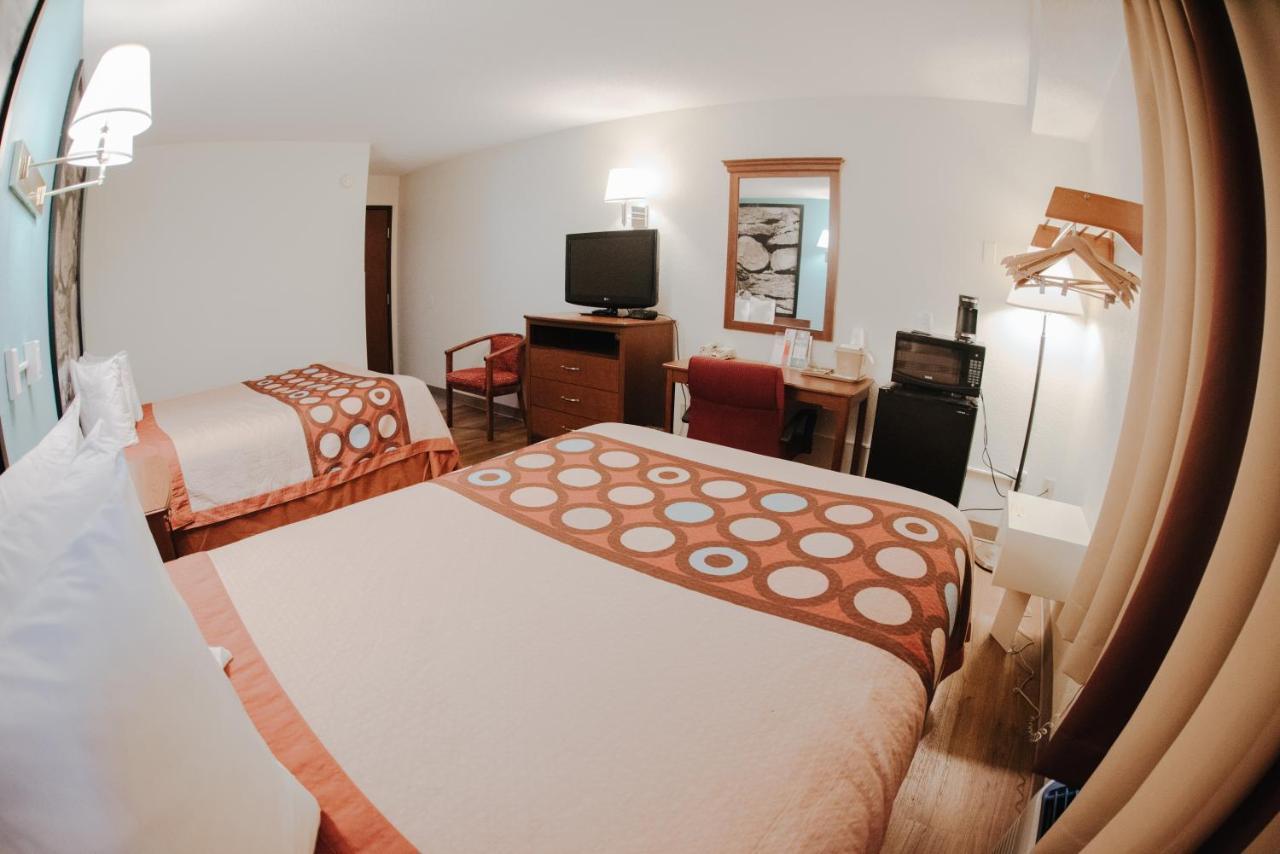 Motel Super 8 By Wyndham Danbury Exterior foto